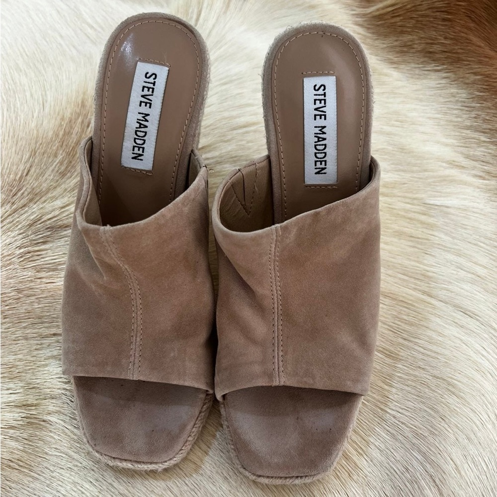 Steve Madden Tan Suede Heels size 6